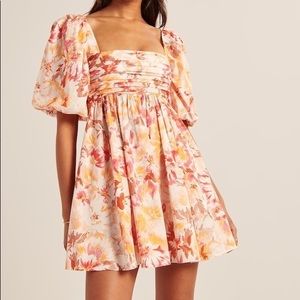 Abercrombie Ruched Bodice Puff Sleeve Mini Dress. White floral | Size M | NWOT